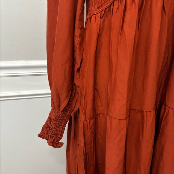 Tobrief | Flowy Smocked MIDI Dress Long Sleeve - Picture 4 of 7